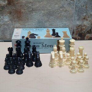 Vintage Milton Bradley 32 Plastic Chess Men Set Staunton 1969